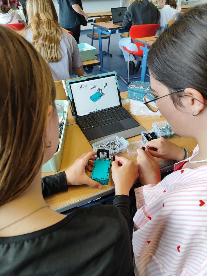 Girls-Day Robotik-Kurs